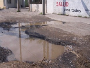 Enormes Baches en Ruta de Camiones Medina en Valle Dorado Piden Vecinos Reparación de Calles