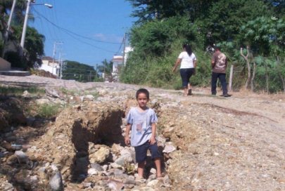 Zona “Dorada” de Bucerías Pide Ayuda Para Reparación de Calles