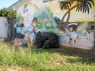 Directora y Padres de Familia de Jardín de Niños Nuño Beltrán de San Vicente Anteponen Venta de Plásticos a la Educación