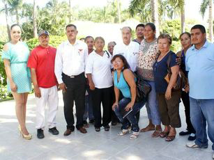 Secretario de Educación de Nayarit Atendió a Padres de Familia de Bahía