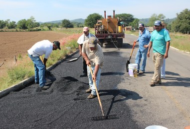 Reparan Carretera Bucerías a Valle