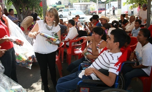 Celebra DIF Posada Con la Fundación “Sonrisas de Amor”