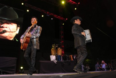 Bahía de Banderas Celebra Con Los Tigres Del Norte
