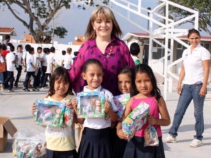 Reparte DIF Bahía Juguetes y Sonrisas en Miles de Niños