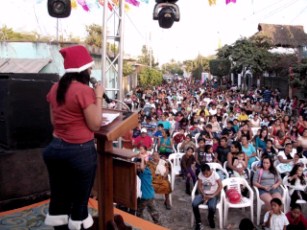 Cientos de Caritas Felices en Posada de Valle de Banderas