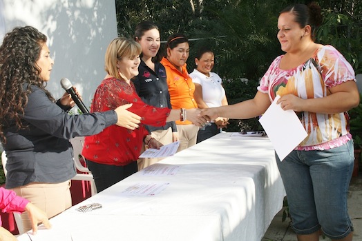 Orienta DIF a Padres de Familia a Educar Con Amor