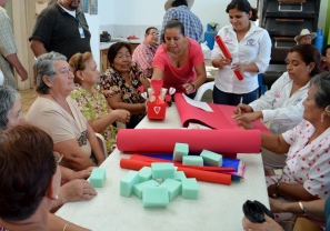 Lleva DIF Bahía Talleres a Los Adultos Mayores