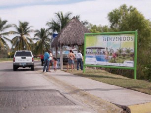 Invade Dynámica Vialidades de Rincón del Cielo con Anuncios Espectaculares