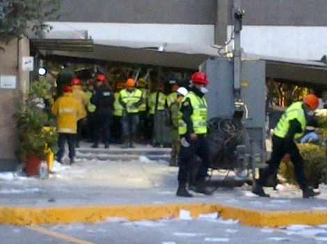 Continúan las labores de rescate en edificio de Pemex