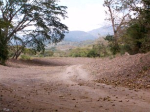 Habitantes de Las Ceibas Piden Espigón en su Arroyo