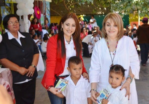 Aplica Presidenta de DIF Bahía Primera Vacuna