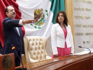Toma Protesta al Nuevo Fiscal de Nayarit