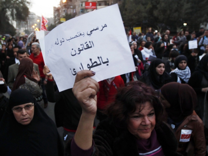 Predicador asegura que mujeres acuden a Tahrir para ser violadas