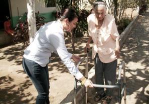 Regidora Otorga Donación a Discapacitadas