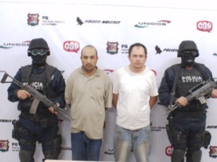 Detenidos Con Camioneta Robada