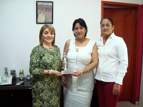 Felicita Inapan a DIF de Bahía