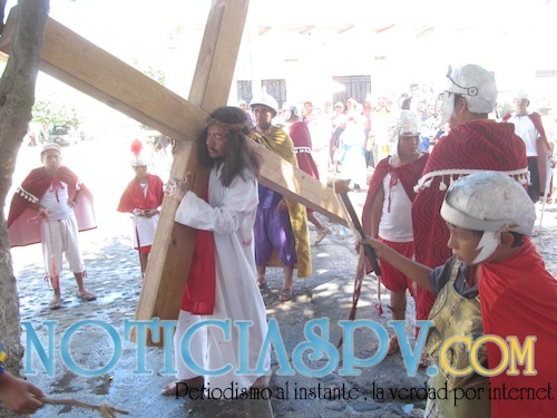 Emotiva Representación del Vía Crucis en San José del Valle