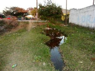 Grave Descarga de Agua Residual a la Vía Pública Rumbo a Las Palmas