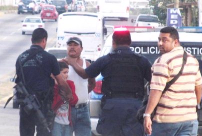 Policía Nayarit Reprime a Reporteros y Civiles de Bahía de Banderas