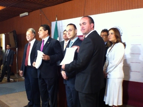 Diputados presentan solicitud de juicio político contra Robles y Duarte