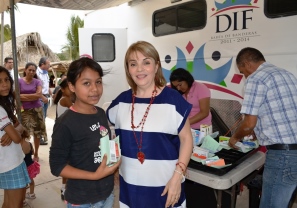 Cientos de Beneficiados Por DIF Bahía en Las Lomas