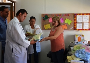 Dona DIF Ropa Para Bebés a Hospital San Francisco