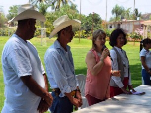 Lleva Cuquita Gómez Beneficios a la Gente de la Sierra