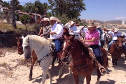 Celebran Día de la Cruz con Cabalgata