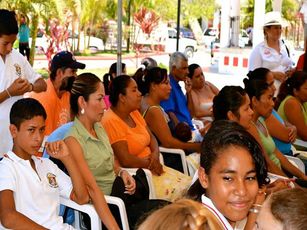 DIF Realiza Entrega de Becas Periódicas a Niños con Discapacidad y de Bajos Recursos del Municipio.