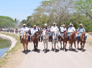Acompaña Alcalde a Cabalgata en El Colomo