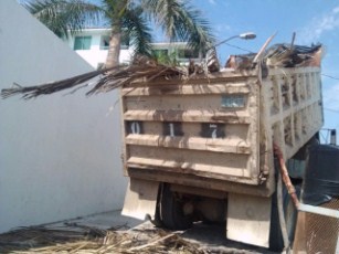 Gobernador de Nayarit Ordena Derribar Palapas en Playa de Bucerías