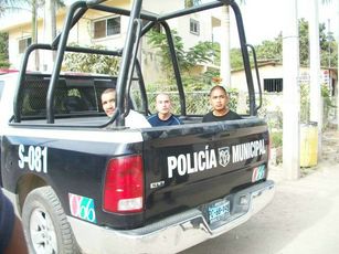 Detienen a Cuatro Hombres, Uno de Ellos Dejó Encerrada a su Hija