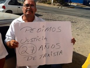 Taxistas Encadenados y en Huelga de Hambre