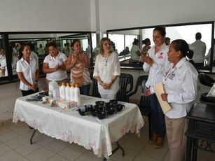 Inaugura Cuquita Gómez Curso en Bucerías
