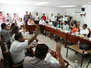 Entrega Rafa Cervantes al DIF Reglamento a Favor de la Niñez