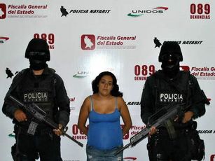 Detienen a Mujer Por Corrupción de Menores en Rosamorada