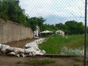 Construcción de Hotel, Modifica Curso de Canal e Inunda Predio