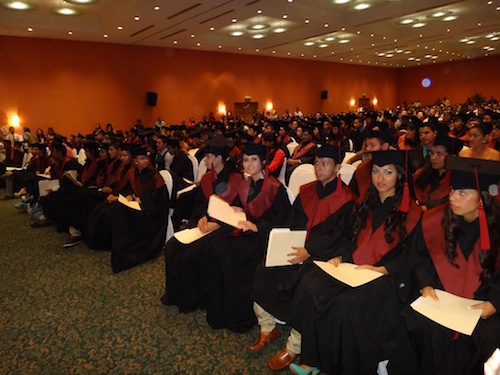 Felicita Rafa Cervantes a Graduados de Bahía