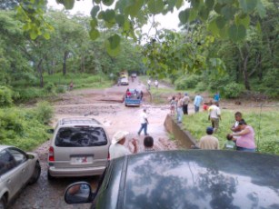 Creciente de Arroyo Incomunicó por Horas a Comunidades de la Sierra