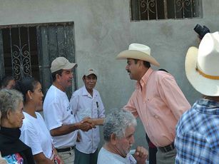 Entrega Rafa Cervantes a Vecinos de San Juan de Abajo