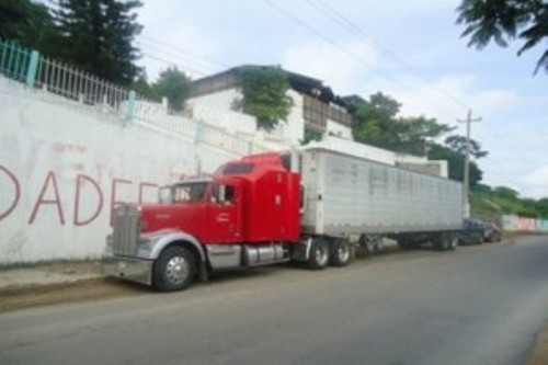 Aseguran dólares ocultos en camión en Chiapas