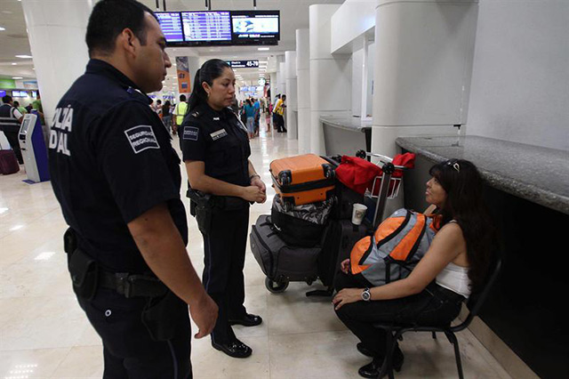 Mujer que vivió 11 días en aeropuerto es rescatada por familiar