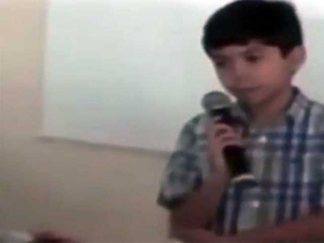 Entregan certificado de bachillerato a niño genio de Michoacán