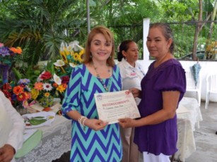 Clausura Cuquita Gómez Cursos de Verano en DIF