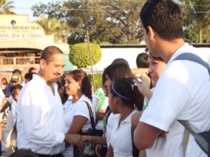 Busca Rafa Cervantes Mejorar la Educación