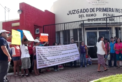 Realizan Plantón en Juzgado Penal de Bucerías Tras Detención de Cuatro Personas