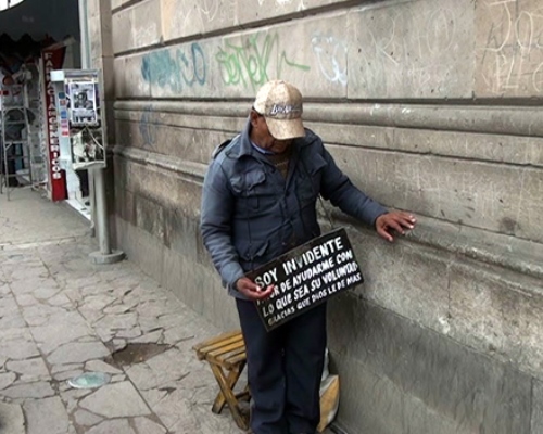 Niños ‘limosneros’ ganan hasta 400 pesos al día