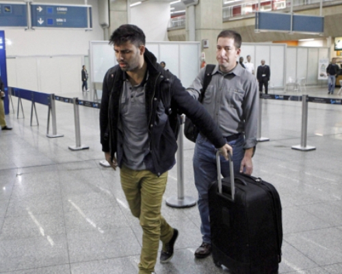 Indigna detención de pareja del periodista que reveló documentos de Snowden