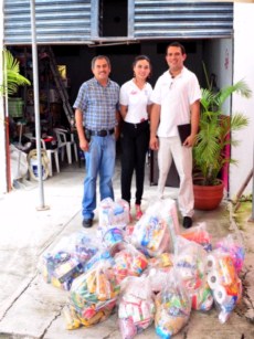 Entregan a DIF Víveres Para Damnificados