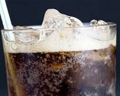 Proponen impuesto de 20 por ciento a refrescos